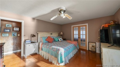 A must-see 10 Bedroom waterfront home. Check out this rare find - photo 44