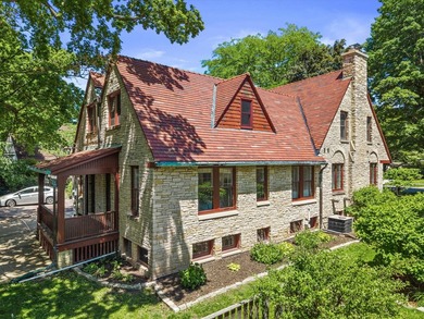 Welcome to a truly special home on a beautiful tree-lined street - photo 3