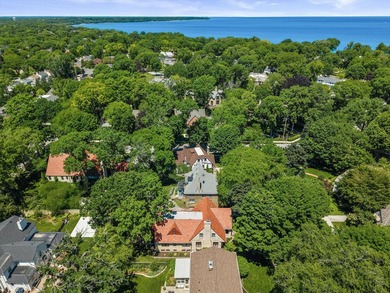 Welcome to a truly special home on a beautiful tree-lined street - photo 5