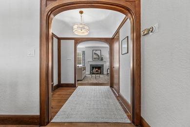 Welcome to a truly special home on a beautiful tree-lined street - photo 6