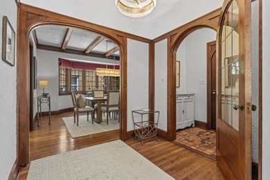 Welcome to a truly special home on a beautiful tree-lined street - photo 7
