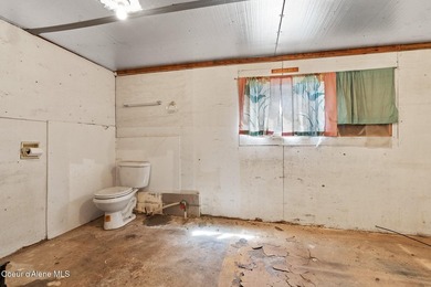 Move-in ready and full of versatility! Situated on a corner lot - photo 27