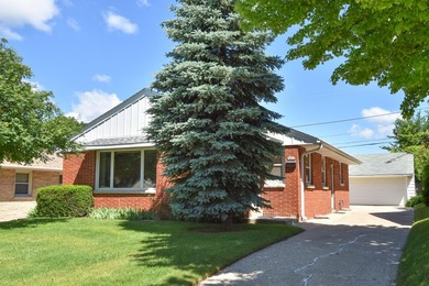 Classic Cudahy charm meets endless potential in this - photo 4
