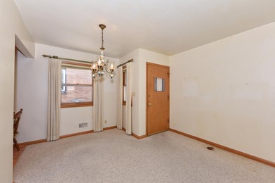 Classic Cudahy charm meets endless potential in this - photo 8