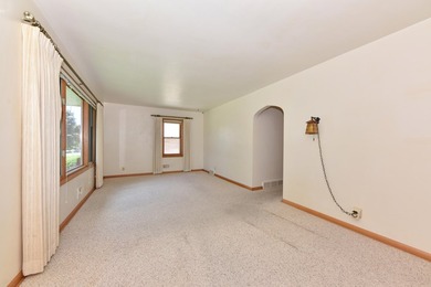 Classic Cudahy charm meets endless potential in this - photo 9