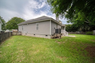 Welcome to Coastal Living at its Finest! Located just minutes - photo 38