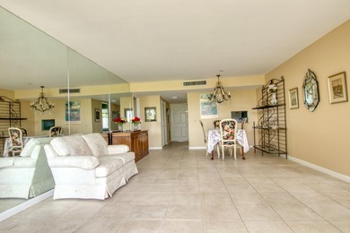 HUGE FIRST FLOOR 2/2 CONDO with a den that can be converted into - photo 3