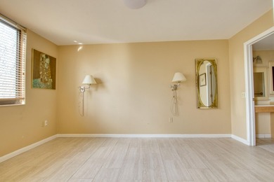 HUGE FIRST FLOOR 2/2 CONDO with a den that can be converted into - photo 8