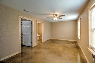 One-Owner Custom Build Near Lake Texoma - Commute-Friendly to