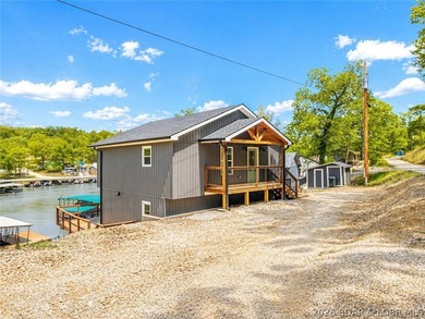 Cove location with 100 feet of lakefront, this beautifully - photo 30
