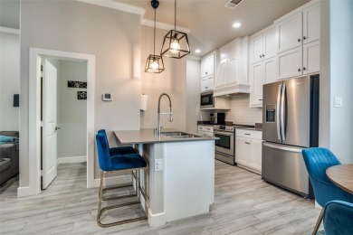 White Rock Lake Townhome/Townhouse Active Under Con in Dallas Texas