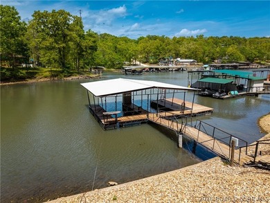 Cove location with 100 feet of lakefront, this beautifully - photo 32