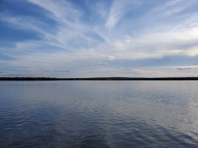 Beautiful south-facing lakefront parcel on 3,300-acre - photo 3