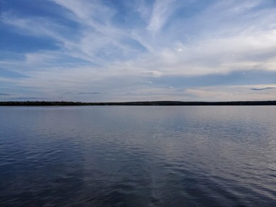 Beautiful south-facing lakefront parcel on 3,300-acre - photo 4