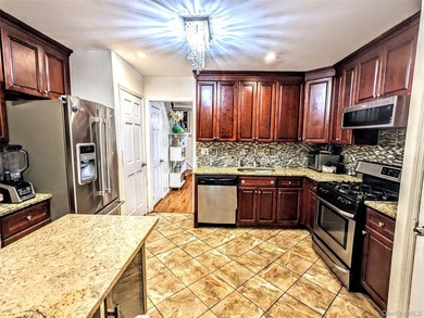 Beautifully Renovated Detached Colonial - This stunning - photo 6