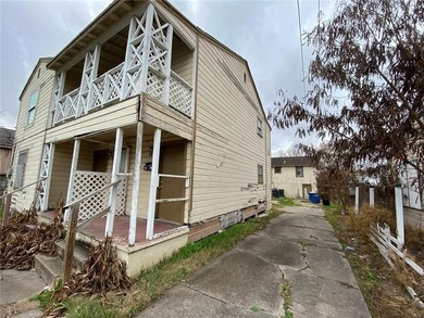 Prime Investor Opportunity: 3-Unit Fixer-Upper with Value-Add - photo 2