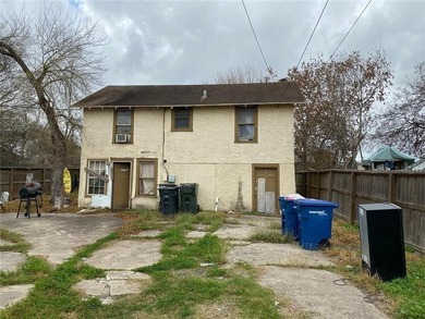 Prime Investor Opportunity: 3-Unit Fixer-Upper with Value-Add - photo 3