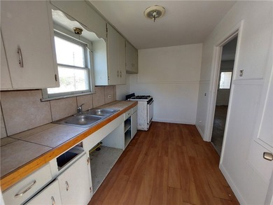 Prime Investor Opportunity: 3-Unit Fixer-Upper with Value-Add - photo 5
