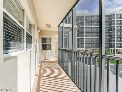 Coastal Elegance Meets Boater's Paradise! Experience the - photo 12