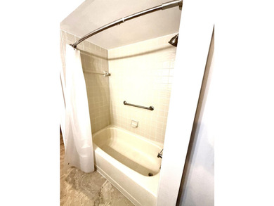 Beautifully upgraded 6th-floor condo in desirable Huntington - photo 15