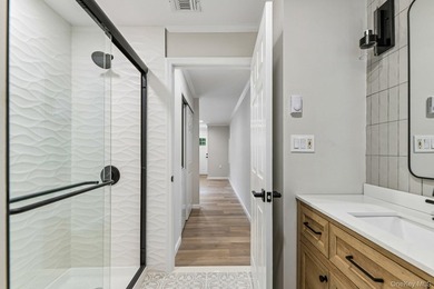 Beautifully Renovated Ranch in the Desirable Leisure Knoll - photo 21