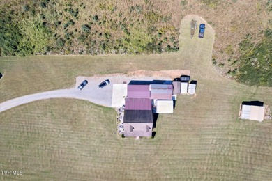 A rare find!!! 3 bedroom 2.5 bath cape cod situated on 3.04 - photo 36