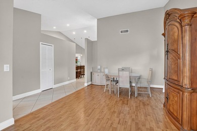 Welcome to this charming three-bedroom, two-bathroom - photo 12