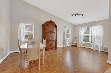 Welcome to this charming three-bedroom, two-bathroom - photo 13
