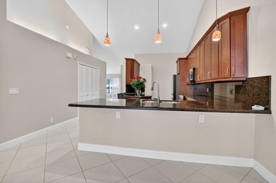 Welcome to this charming three-bedroom, two-bathroom - photo 17