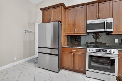 Welcome to this charming three-bedroom, two-bathroom - photo 18