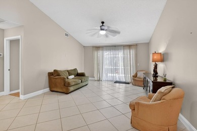Welcome to this charming three-bedroom, two-bathroom - photo 22