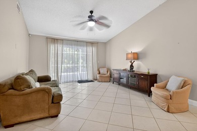 Welcome to this charming three-bedroom, two-bathroom - photo 23
