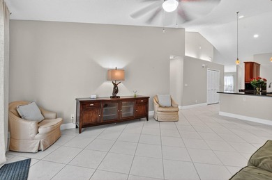 Welcome to this charming three-bedroom, two-bathroom - photo 24