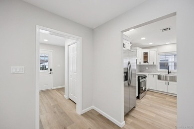 Beautifully Renovated Ranch in the Desirable Leisure Knoll - photo 10
