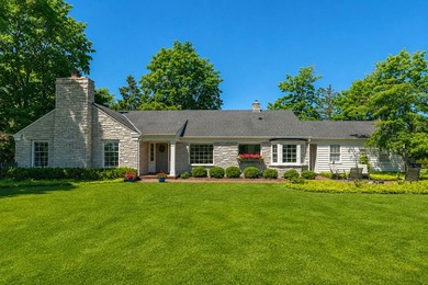 Special spot in Bayside! This darling lannon stone ranch home is - photo 2