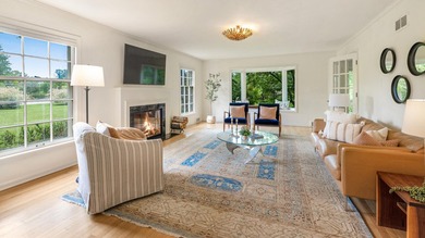 Special spot in Bayside! This darling lannon stone ranch home is - photo 5