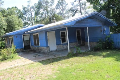 3 Bed / 1 Bath with attached carport offering a great - photo 1