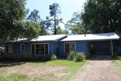 3 Bed / 1 Bath with attached carport offering a great - photo 2