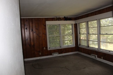 3 Bed / 1 Bath with attached carport offering a great - photo 9