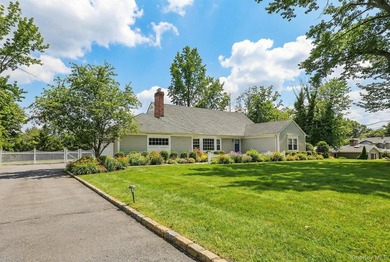 Located in the Village of Flower Hill, 38 Hewlett Lane is a - photo 2