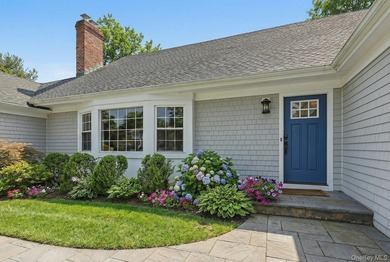Located in the Village of Flower Hill, 38 Hewlett Lane is a - photo 4