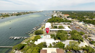 Welcome to an exceptional waterfront residence in the heart of - photo 35