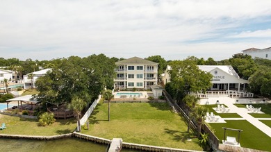Welcome to an exceptional waterfront residence in the heart of - photo 37