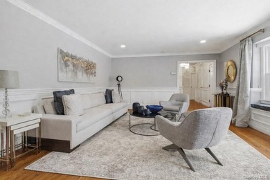 Located in the Village of Flower Hill, 38 Hewlett Lane is a - photo 7