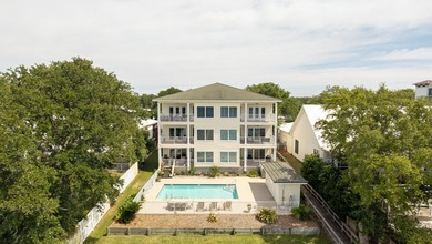 Welcome to an exceptional waterfront residence in the heart of - photo 38