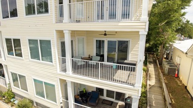 Welcome to an exceptional waterfront residence in the heart of - photo 39