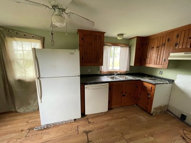 POTENTIAL! This property needs some TLC but has recently had - photo 5