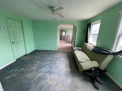 POTENTIAL! This property needs some TLC but has recently had - photo 6
