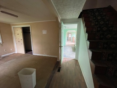POTENTIAL! This property needs some TLC but has recently had - photo 10