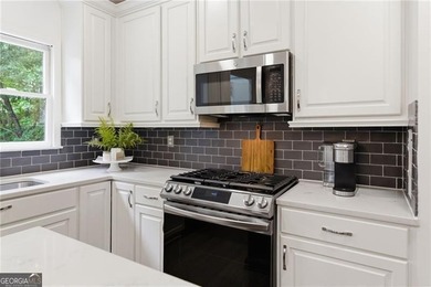 Elegant Living in Olde Atlanta Club Welcome home to this - photo 18